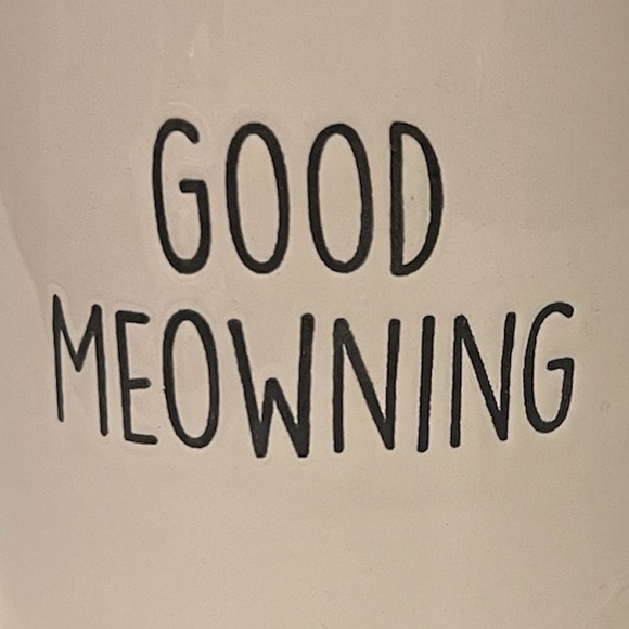 ECCOLO Good Meowing Coffee Mug with 3D Gray Cat Resting on the Edge - Picture 9 of 12